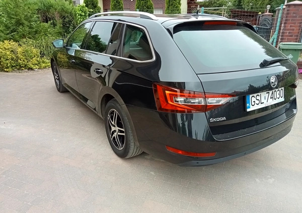 Skoda Superb cena 75700 przebieg: 159500, rok produkcji 2018 z Rajgród małe 326